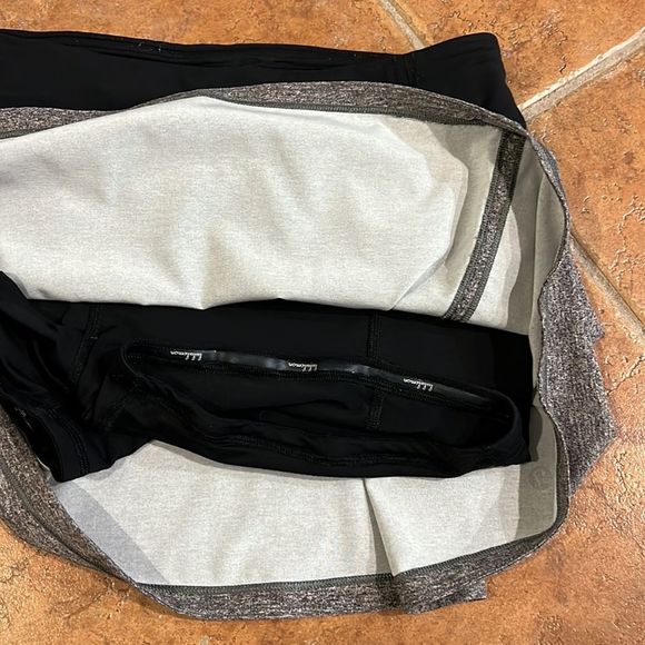 Lululemon skort size 8 - Picture 6 of 8